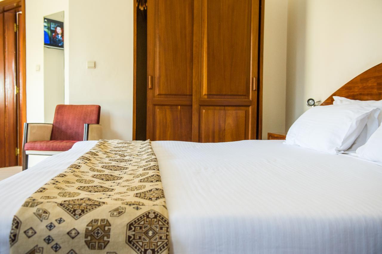 Hotel Chez Lando Kigali Bagian luar foto