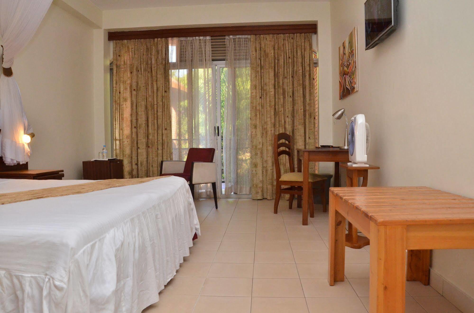 Hotel Chez Lando Kigali Bagian luar foto