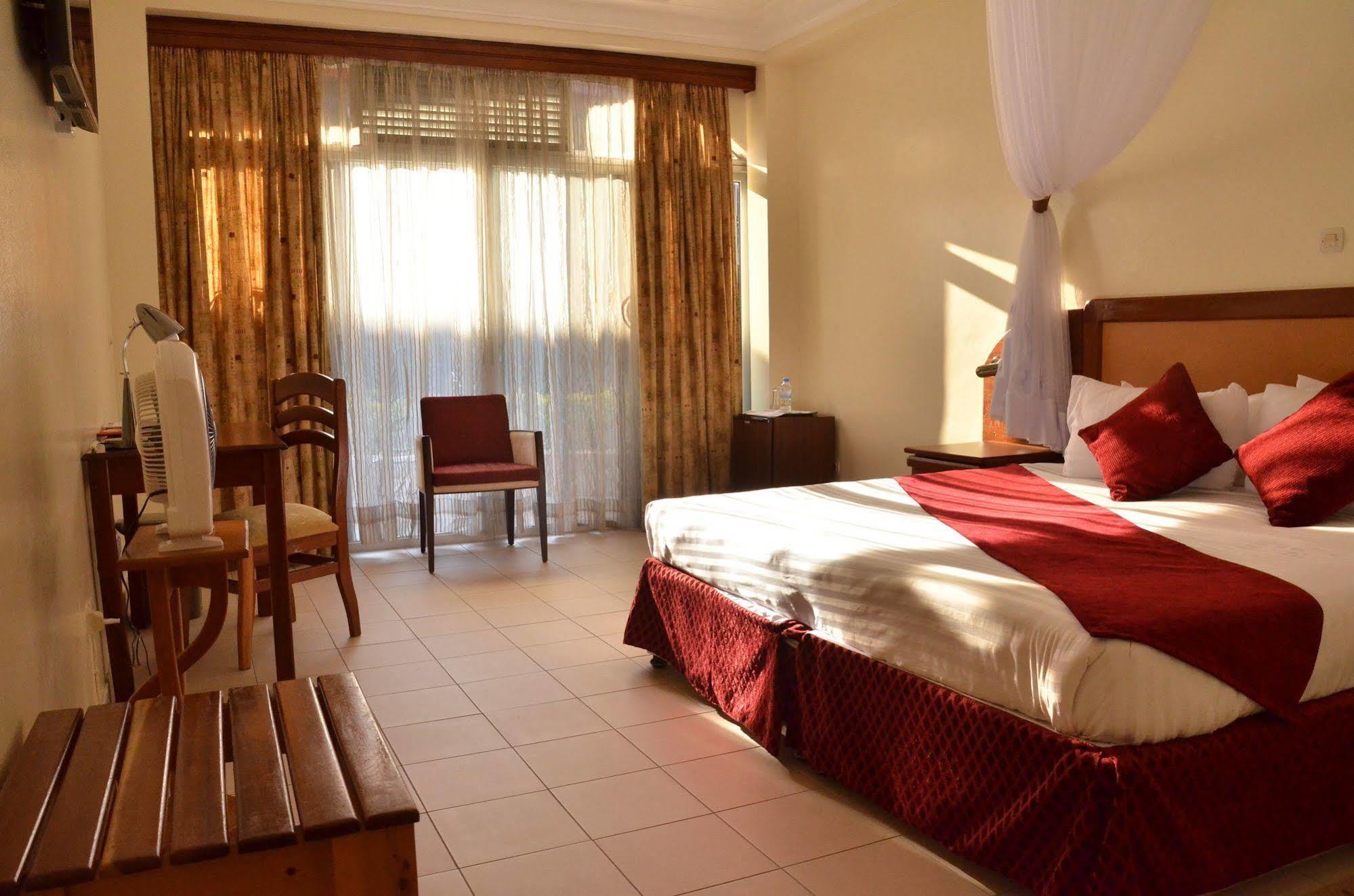 Hotel Chez Lando Kigali Bagian luar foto