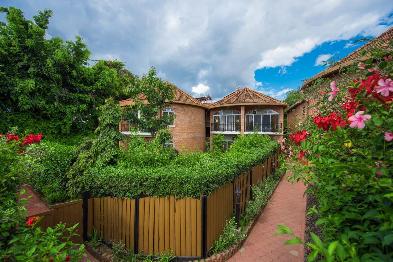 Hotel Chez Lando Kigali Bagian luar foto