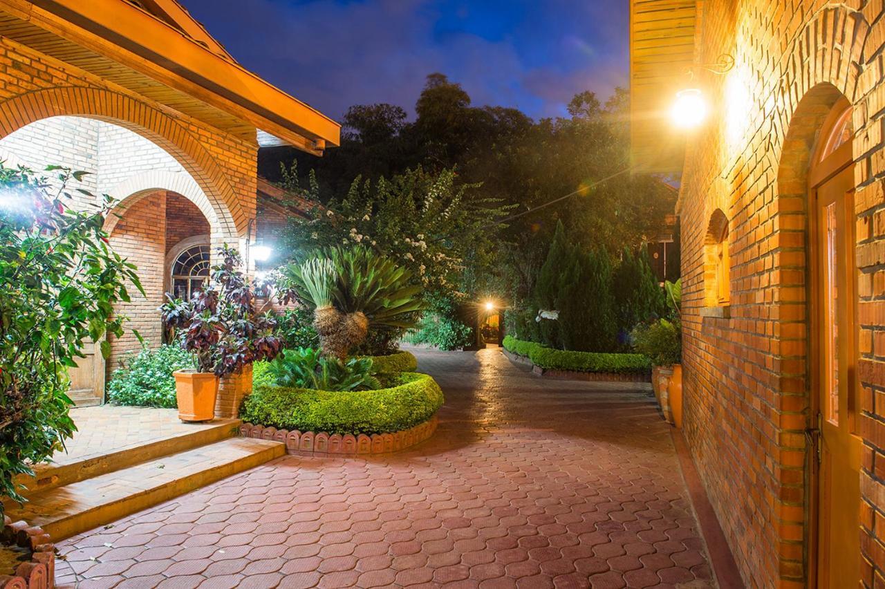 Hotel Chez Lando Kigali Bagian luar foto